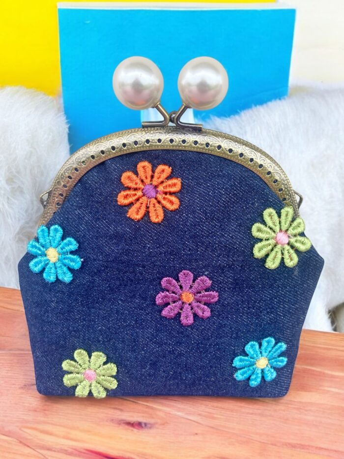 Vintage Clip Lady Summerflower